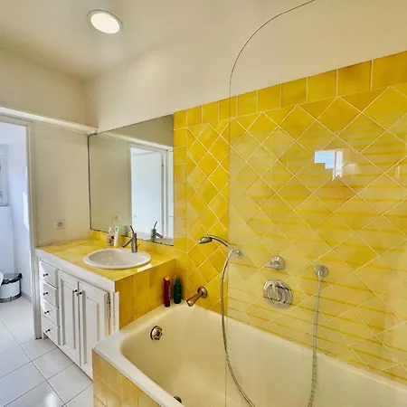 Daire Charming Appt- Ac-1br-4p - 5min-st-tropez *